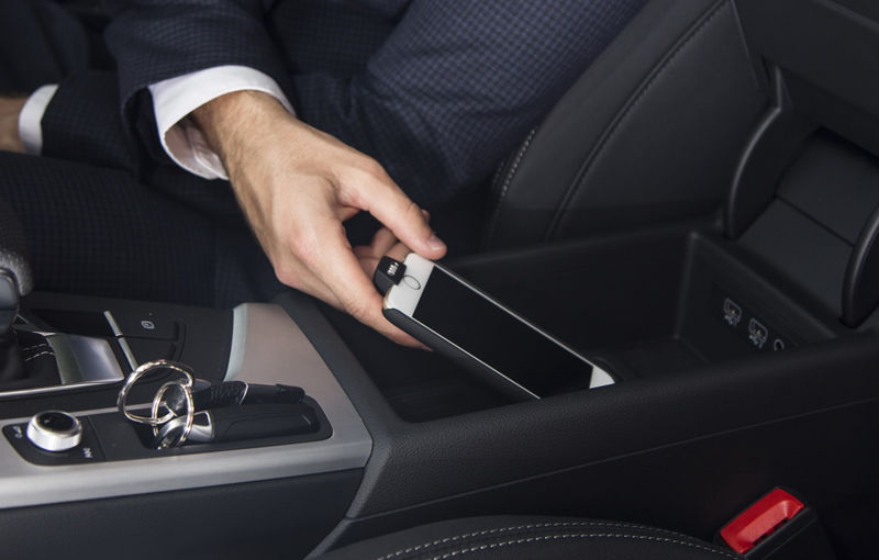Adio, cabluri! Audi lansează o carcasă cu încărcare wireless pentru iPhone 6 şi iPhone 6S - Poza 1