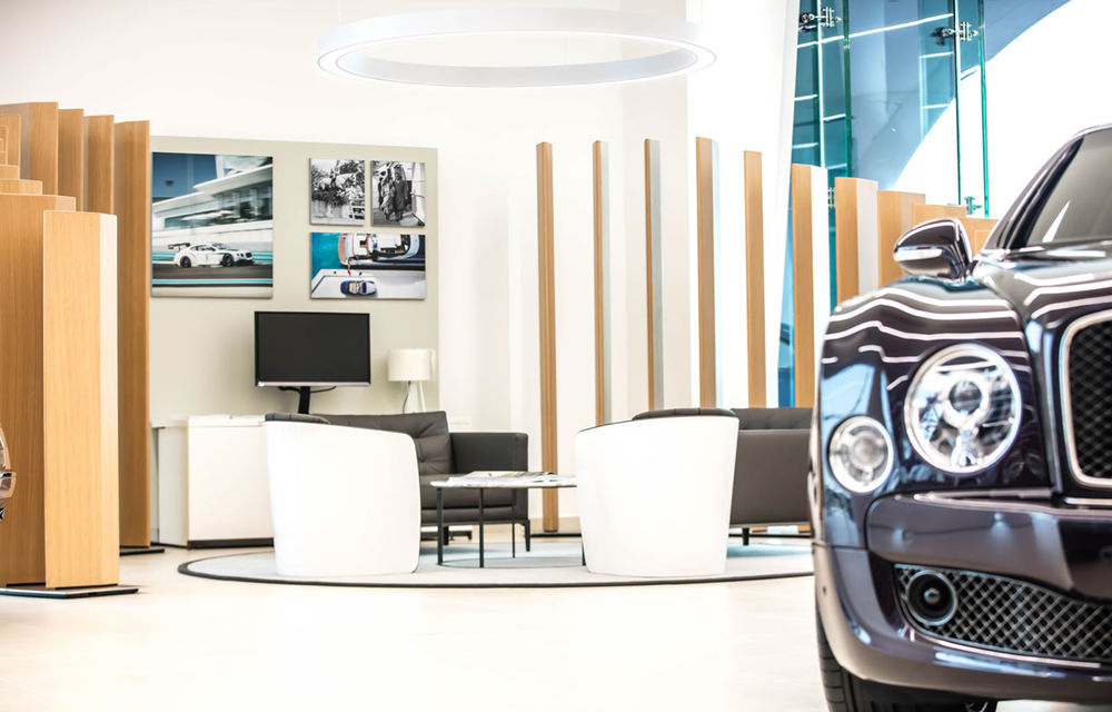 Showroom excentric pentru Bentley în Dubai: 6 etaje, 7000 de metri pătrați, grădină la ultimul etaj - Poza 1