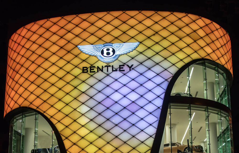 Showroom excentric pentru Bentley în Dubai: 6 etaje, 7000 de metri pătrați, grădină la ultimul etaj - Poza 3