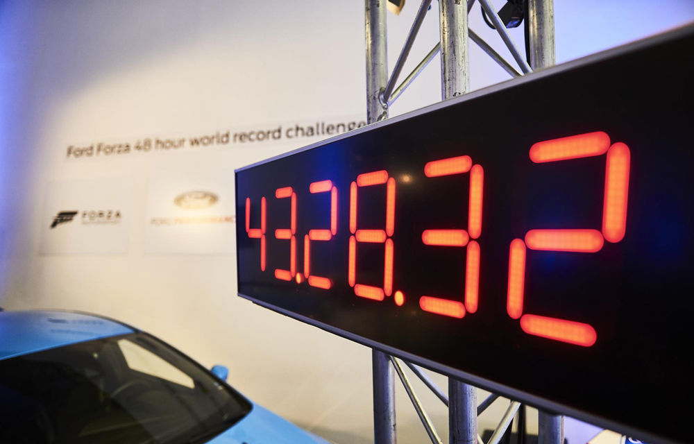 Record mondial: cinci gameri s-au jucat 48 de ore non stop pe simulatoarele auto - Poza 5