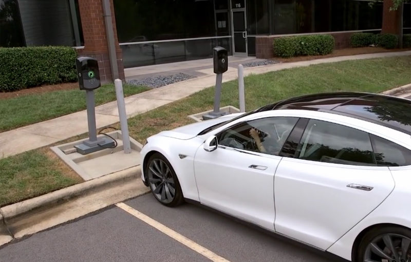 Primul încărcător wireless pentru Tesla Model S este gata: o oră de încărcare oferă 32 de kilometri autonomie - Poza 1