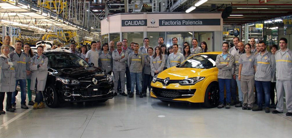 Renault Megane RS a devenit deja mașină de colecție: ultimul exemplar produs se vinde cu 37.000 de euro - Poza 9