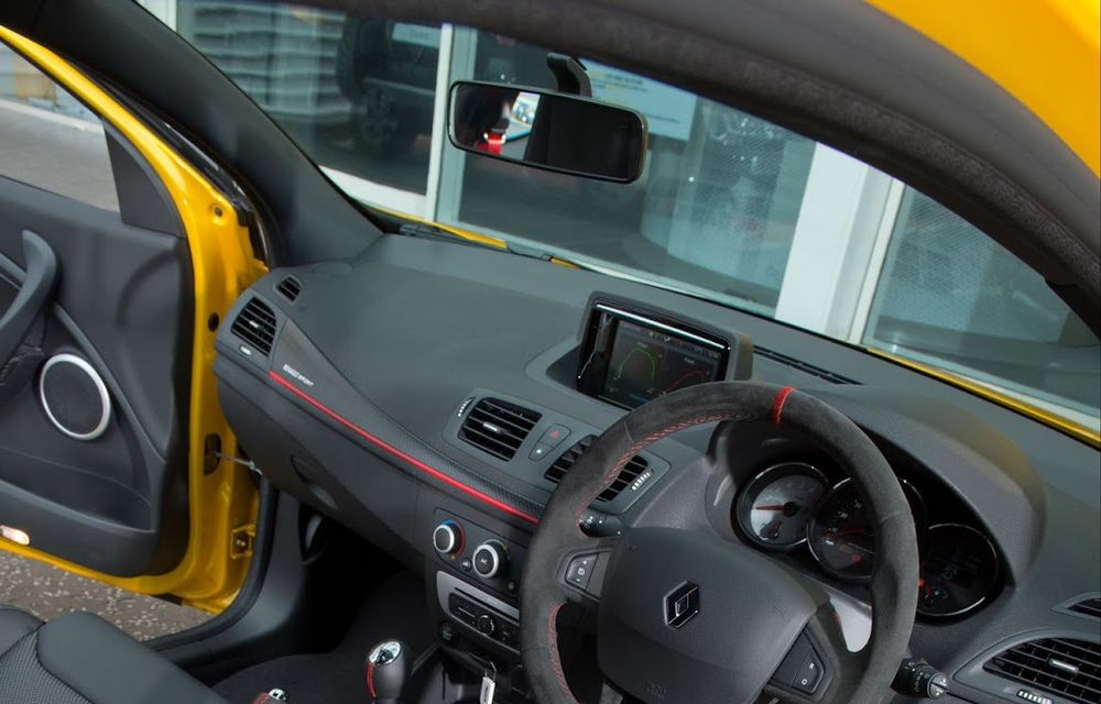 Renault Megane RS a devenit deja mașină de colecție: ultimul exemplar produs se vinde cu 37.000 de euro - Poza 7