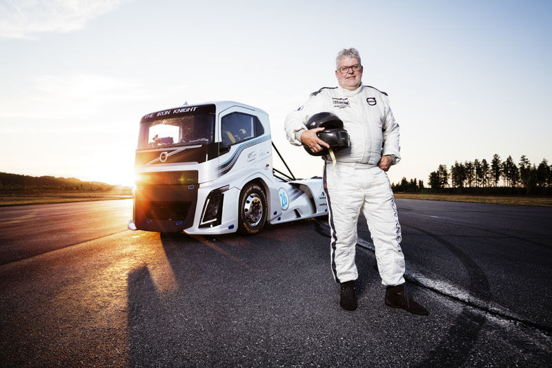 Un camion fără limitare de viteză: Volvo Iron Knight are 2400 de cai putere și este cel mai rapid camion din lume - Poza 4