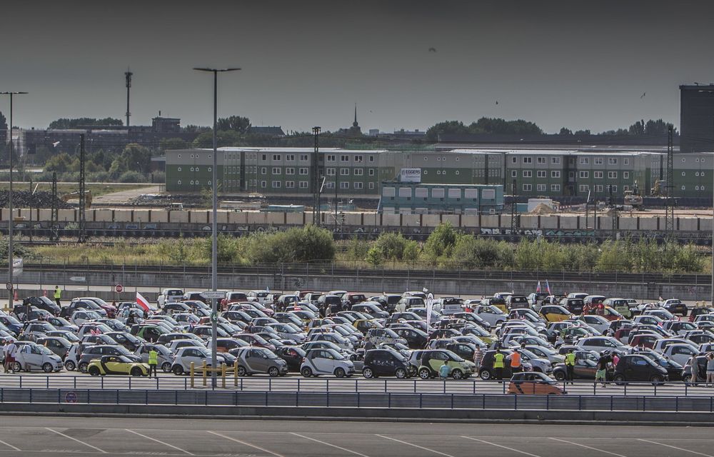 Micul Smart a atras o mare de oameni: peste 1600 de mașini au stabilit un nou record mondial pentru cea mai numeroasă reuniune - Poza 8