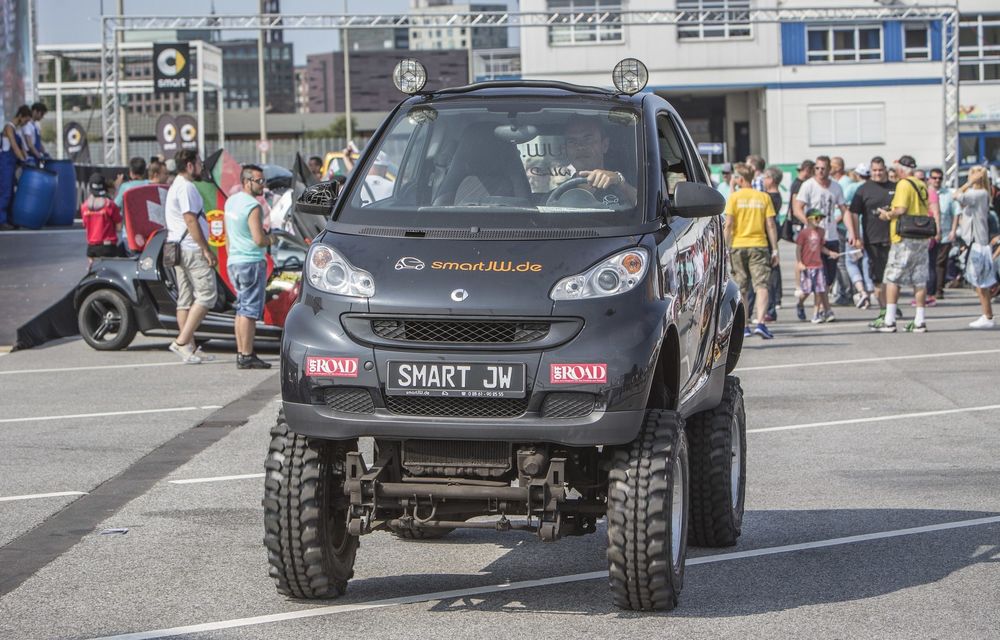 Micul Smart a atras o mare de oameni: peste 1600 de mașini au stabilit un nou record mondial pentru cea mai numeroasă reuniune - Poza 7
