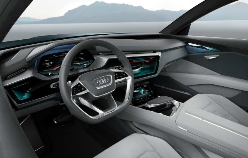 Noul Audi A8 nu va avea butoane: modelul va primi Virtual Dashboard cu trei ecrane touch fără controale clasice - Poza 1