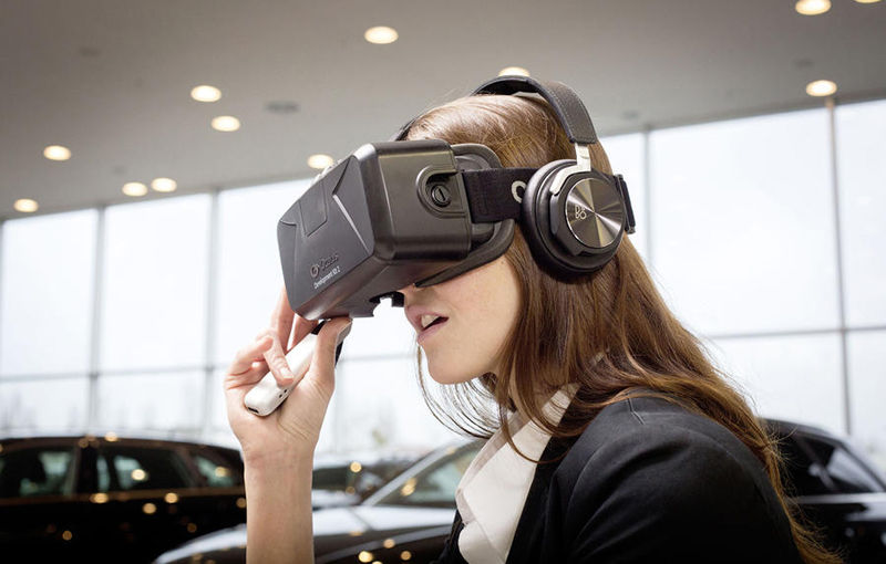 Aşa ne vom cumpăra maşinile în viitor: Audi echipează dealerii cu ochelari de realitate virtuală pentru a vedea modelele în cele mai mici detalii - Poza 2