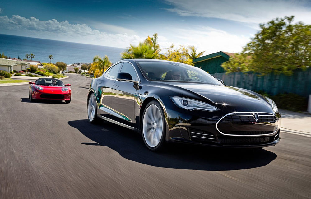 Încă un pas spre maşinile autonome: modelele Tesla vor putea ieşi singure de pe autostrăzi şi de pe nodurile rutiere - Poza 1