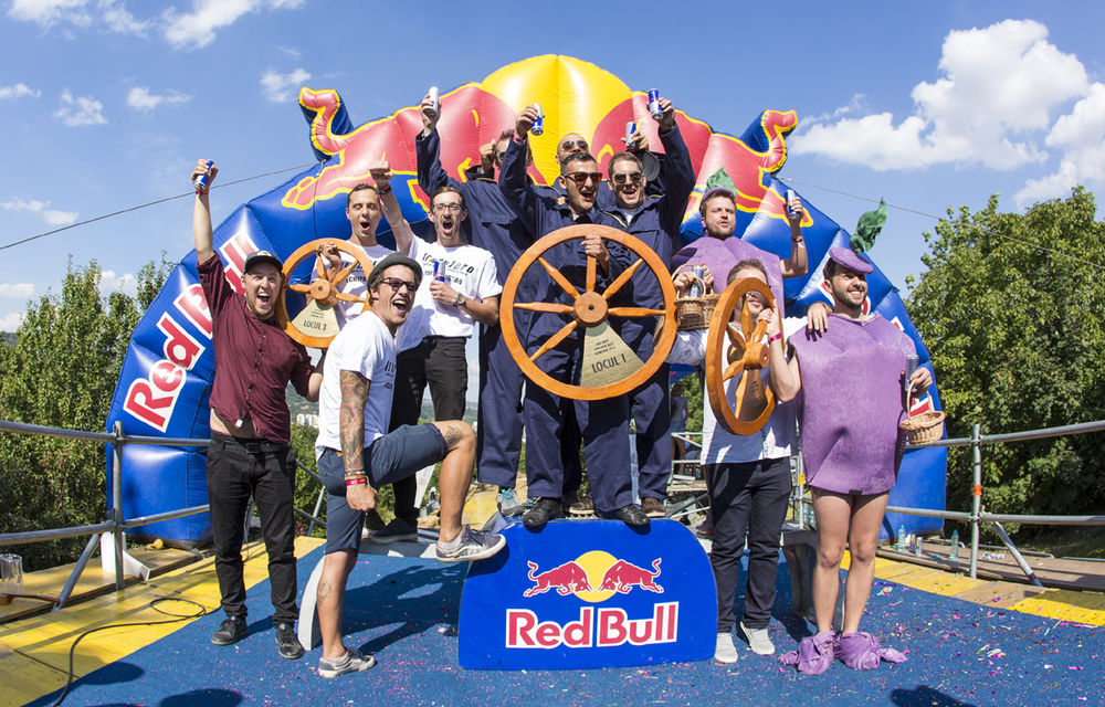 Distracţie totală în cursa cu maşini artizanale nemotorizate de la Cluj: 40 de echipe au luptat pentru victorie la Red Bull Soapbox - Poza 9