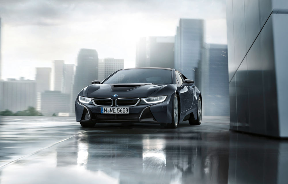 Întunericimea Sa: BMW i8 Protonic Dark Silver este noutatea gamei i pentru această toamnă - Poza 4