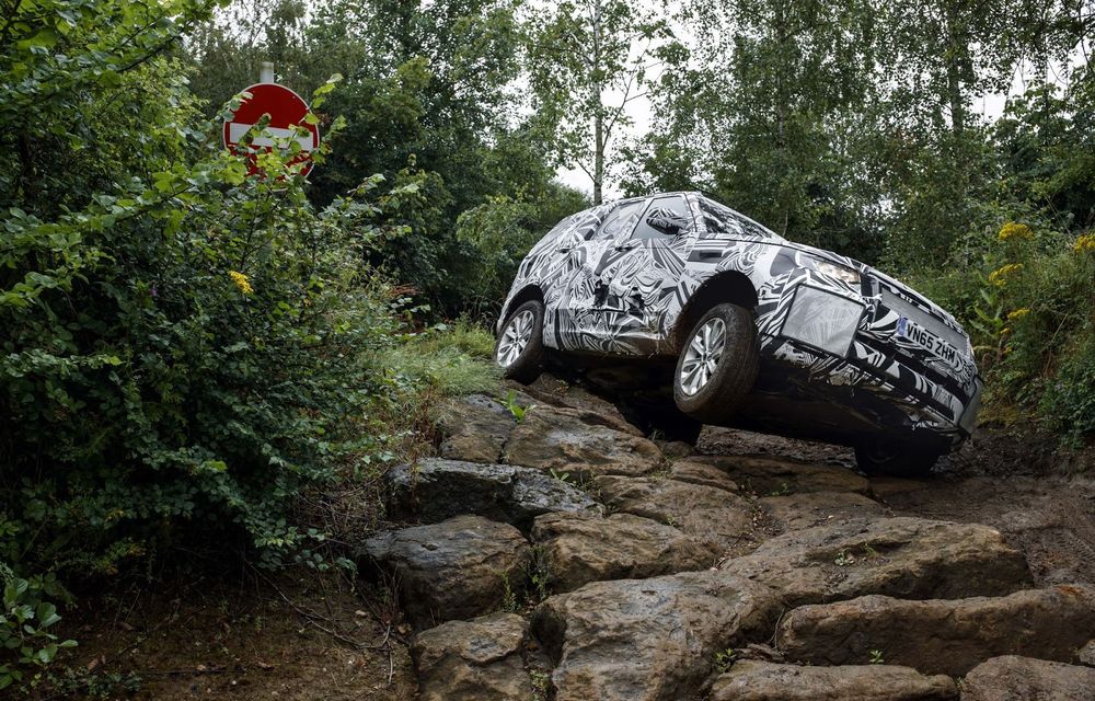 Noul Land Rover Discovery face deja o demonstrație de off-road extrem: noi imagini și clipuri cu SUV-ul englez - Poza 10