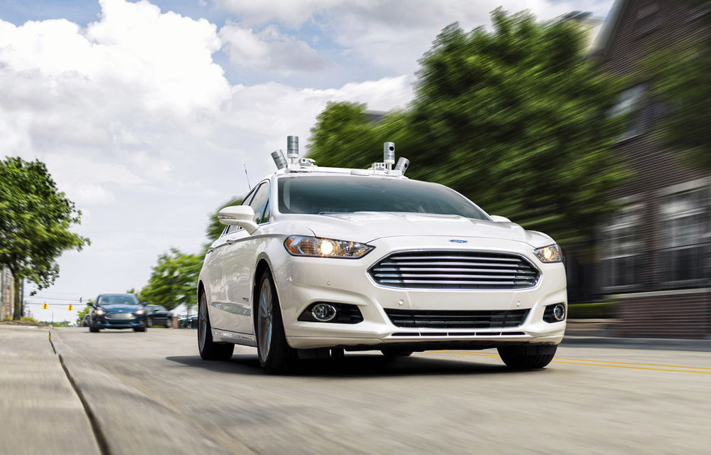 Angajații Ford vor deveni &quot;cobai&quot; pentru mașinile autonome: din 2018, vor călători fără șofer în incinta fabricii din Detroit - Poza 1