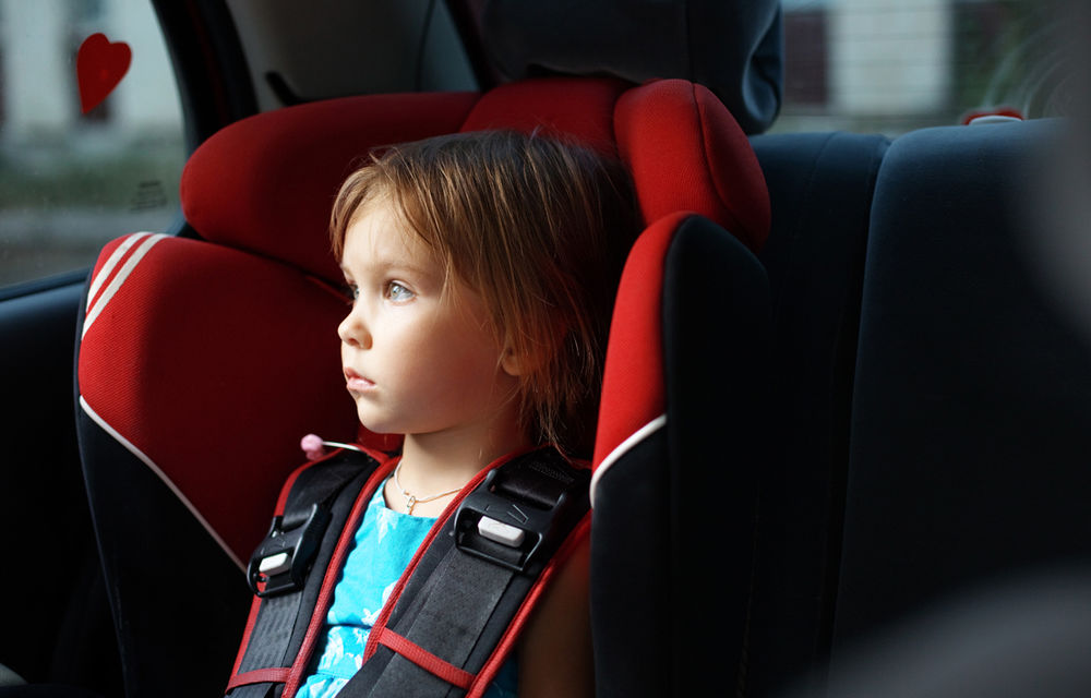 Tesla salvează copiii uitaţi în maşină: aerul condiţionat, pornit automat la 40 de grade pentru a evita sufocarea - Poza 1