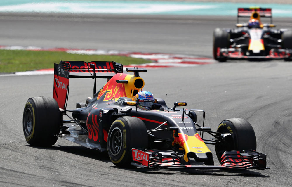 Spectacol la Sepang: Ricciardo a câştigat cursa din Malaysia în faţa lui Verstappen. Hamilton şi Vettel au abandonat - Poza 1