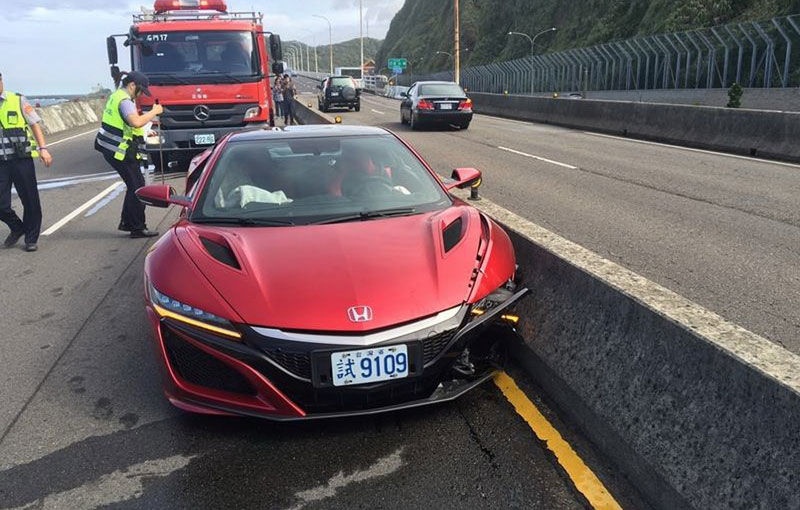 Un jurnalist auto din Taiwan este primul șofer care avariază noul Honda NSX. Cauza accidentului? O albină - Poza 1