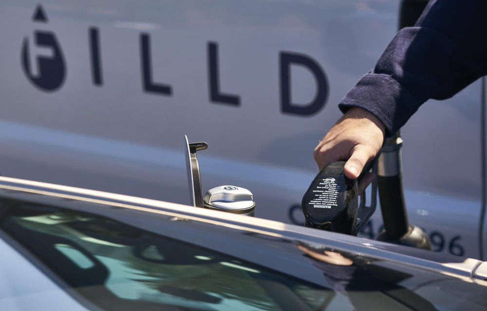 Drumul până la benzinărie ar putea deveni istorie: Bentley îţi livrează carburantul acasă printr-o aplicaţie de mobil - Poza 3