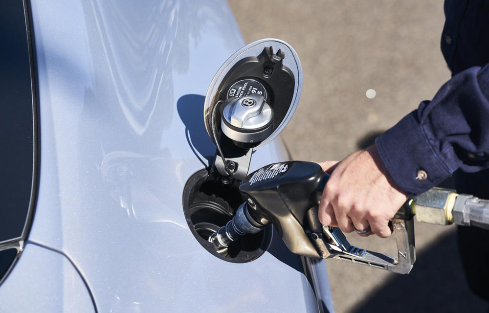 Drumul până la benzinărie ar putea deveni istorie: Bentley îţi livrează carburantul acasă printr-o aplicaţie de mobil - Poza 1