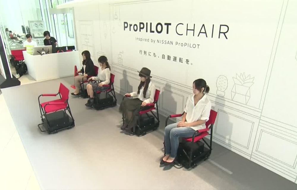 Cea mai bună invenție pentru cozile de Black Friday: Nissan ProPilot Chair este un scaun care îți ține locul la coadă - Poza 3