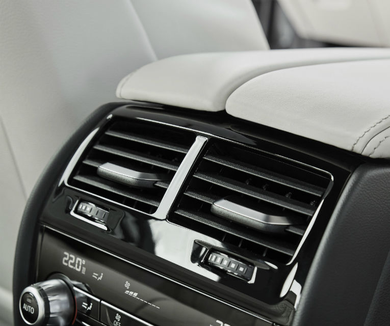 Noul BMW Seria 5 este oficial: motoare noi și tehnologii de pe fratele mai mare, Seria 7 - Poza 74
