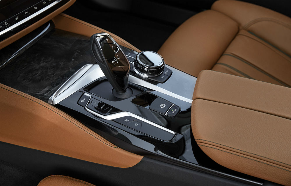 Noul BMW Seria 5 este oficial: motoare noi și tehnologii de pe fratele mai mare, Seria 7 - Poza 127