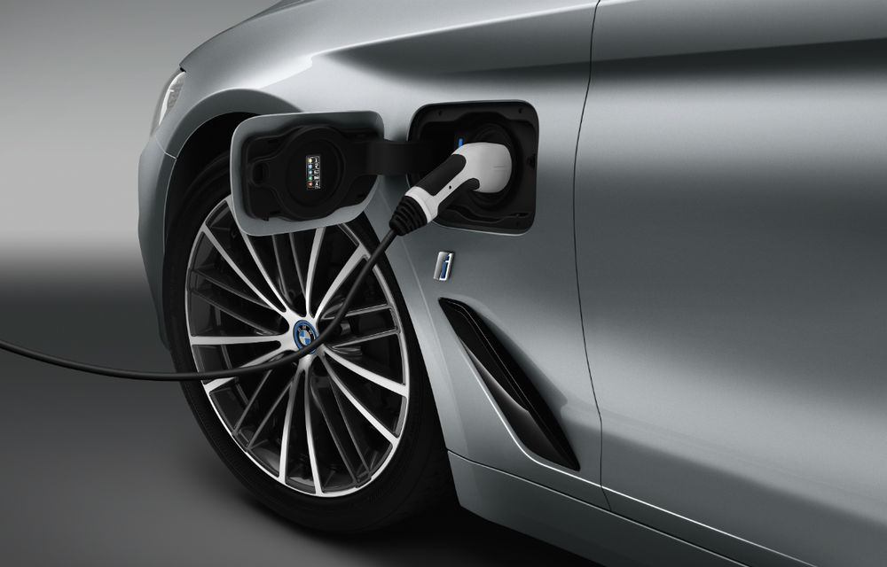 Noul BMW Seria 5 este oficial: motoare noi și tehnologii de pe fratele mai mare, Seria 7 - Poza 139