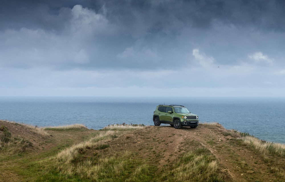Sus în deal e-un showroom: Jeep a deschis pe stâncile de la Marea Nordului cel mai greu accesibil showroom auto din lume - Poza 5