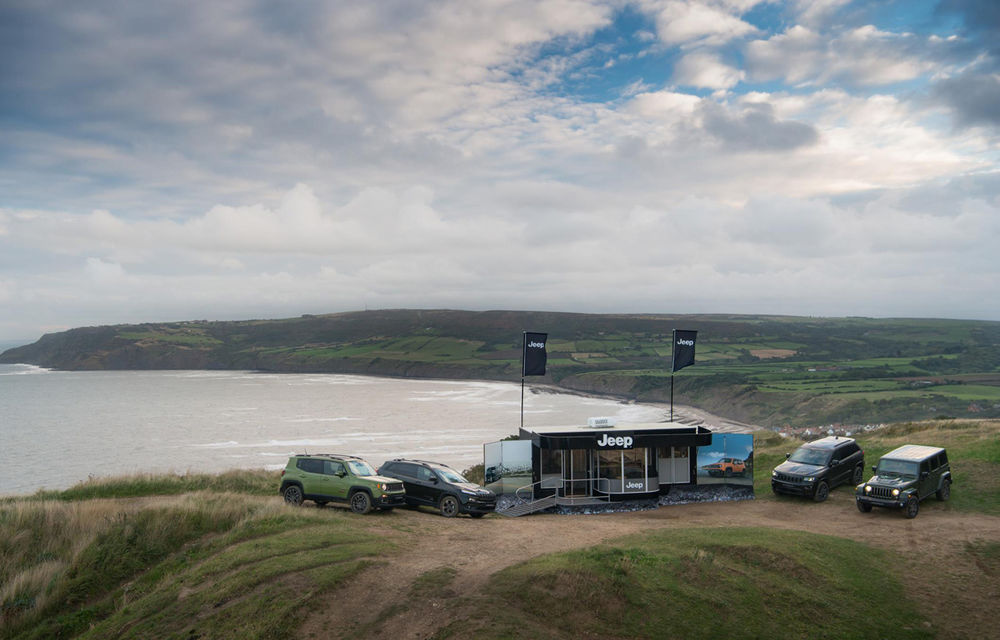 Sus în deal e-un showroom: Jeep a deschis pe stâncile de la Marea Nordului cel mai greu accesibil showroom auto din lume - Poza 1