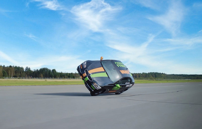 Record mondial: cea mai rapidă mașină pe două roți a atins o viteză maximă de 186 km/h - Poza 1
