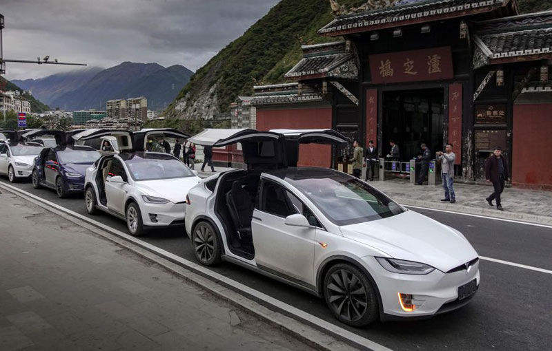 Tesla Model X devine automobilul electric care ajunge la cea mai mare altitudine: 4500 de metri, pe Platoul Tibet - Poza 1