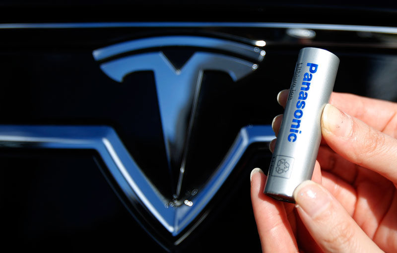 Cu un pas înaintea celorlalți: Tesla a anunțat că va lansa în 2017 cea mai ieftină și mai densă baterie din lume - Poza 1