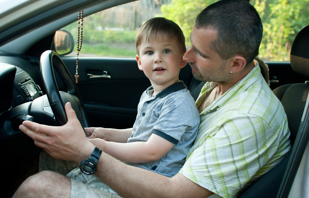 Cum îi crești, așa îi ai: 65% dintre tineri vor imita comportamentul părinților la volan - Poza 1