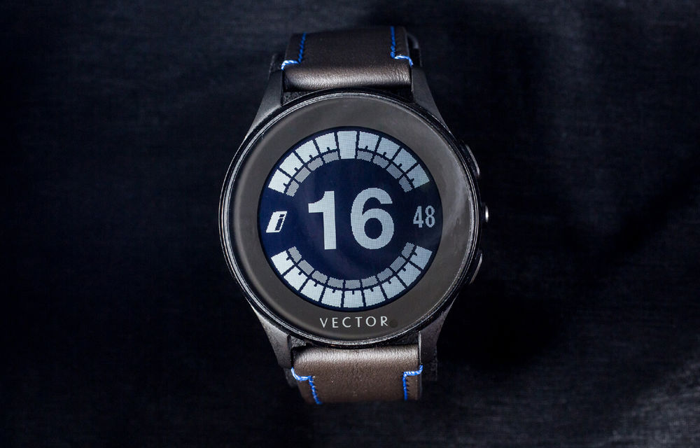 Accesoriu pentru fanii români ai electricelor BMW: Vector Luna BMW i este un ceas inteligent cu autonomie de 30 de zile care costă 2.400 lei - Poza 3