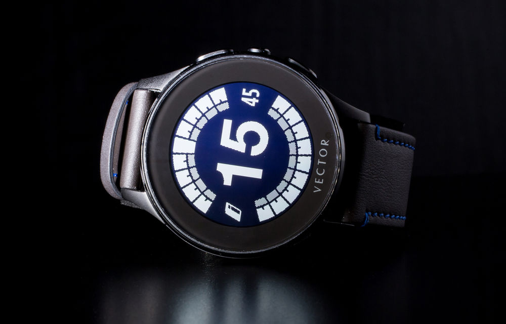 Accesoriu pentru fanii români ai electricelor BMW: Vector Luna BMW i este un ceas inteligent cu autonomie de 30 de zile care costă 2.400 lei - Poza 4