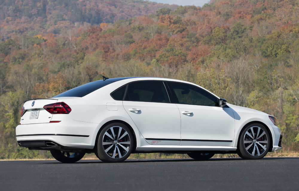 Daruri pentru americani: Volkswagen lansează Passat GT, un concept care are &quot;potenţial&quot; să intre în producţie - Poza 7