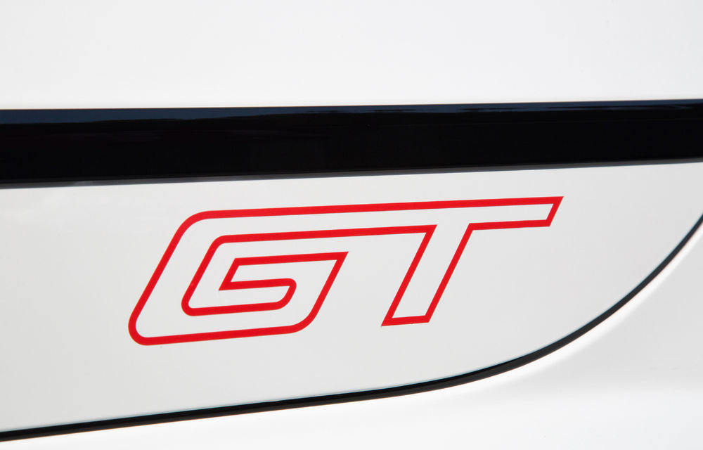 Daruri pentru americani: Volkswagen lansează Passat GT, un concept care are &quot;potenţial&quot; să intre în producţie - Poza 10