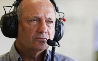 McLaren îşi schimbă radical direcţia: legendarul Ron Dennis, îndepărtat după 35 de ani la şefia constructorului şi a echipei de F1
