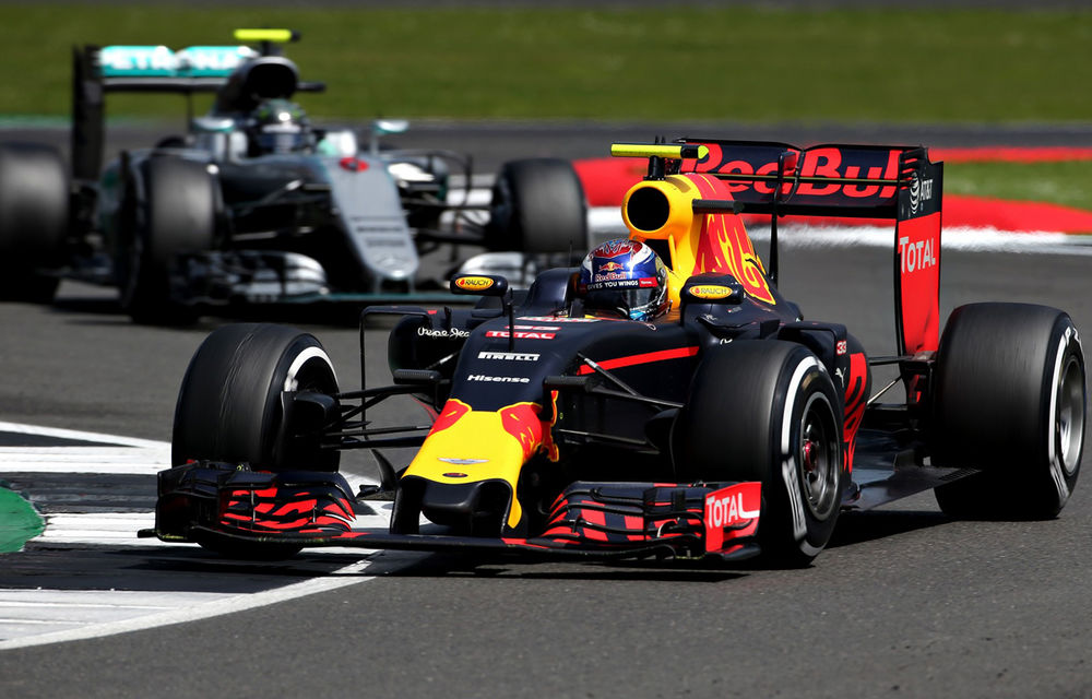 Ecclestone promite o revoluţie în Formula 1: regulamentul va fi simplificat şi nu vor mai exista penalizări pentru incidente de cursă - Poza 1