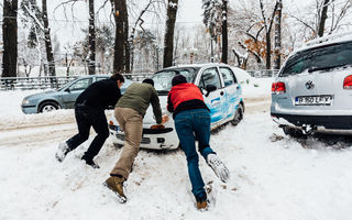 Ne pregătim de iarnă: trei sferturi dintre drumurile naţionale şi autostrăzi riscă să fie blocate dacă ninge abundent