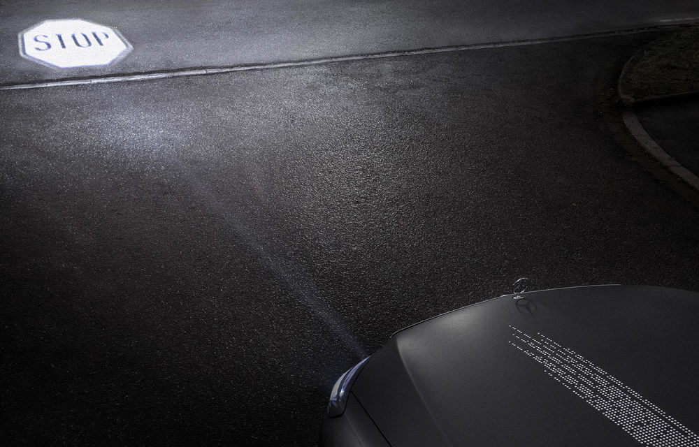 Mercedes pregătește o tehnologie revoluționară: farurile care proiectează semne de circulație pe asfalt - Poza 11