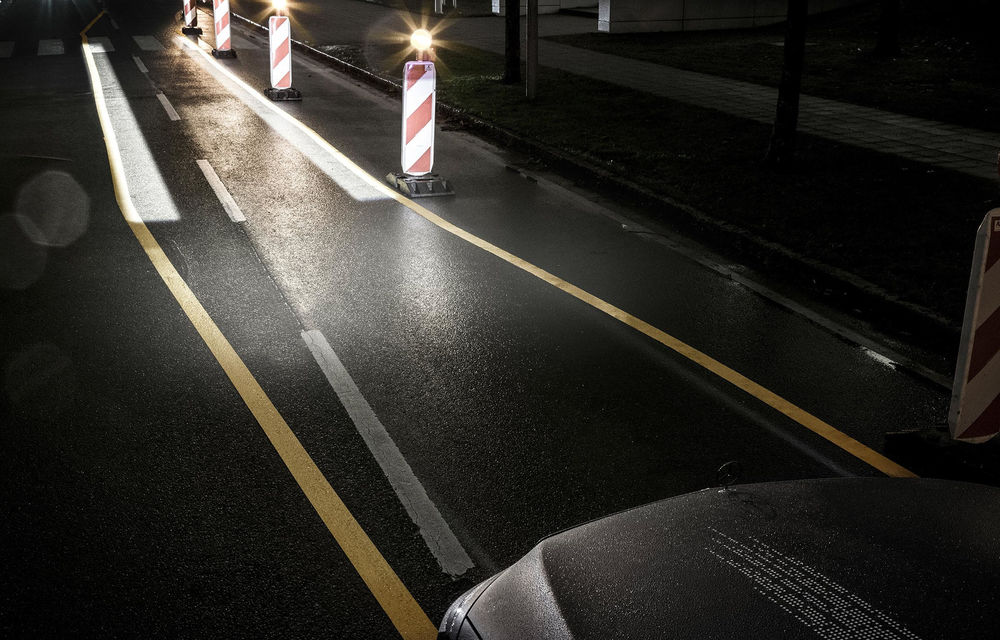 Mercedes pregătește o tehnologie revoluționară: farurile care proiectează semne de circulație pe asfalt - Poza 6