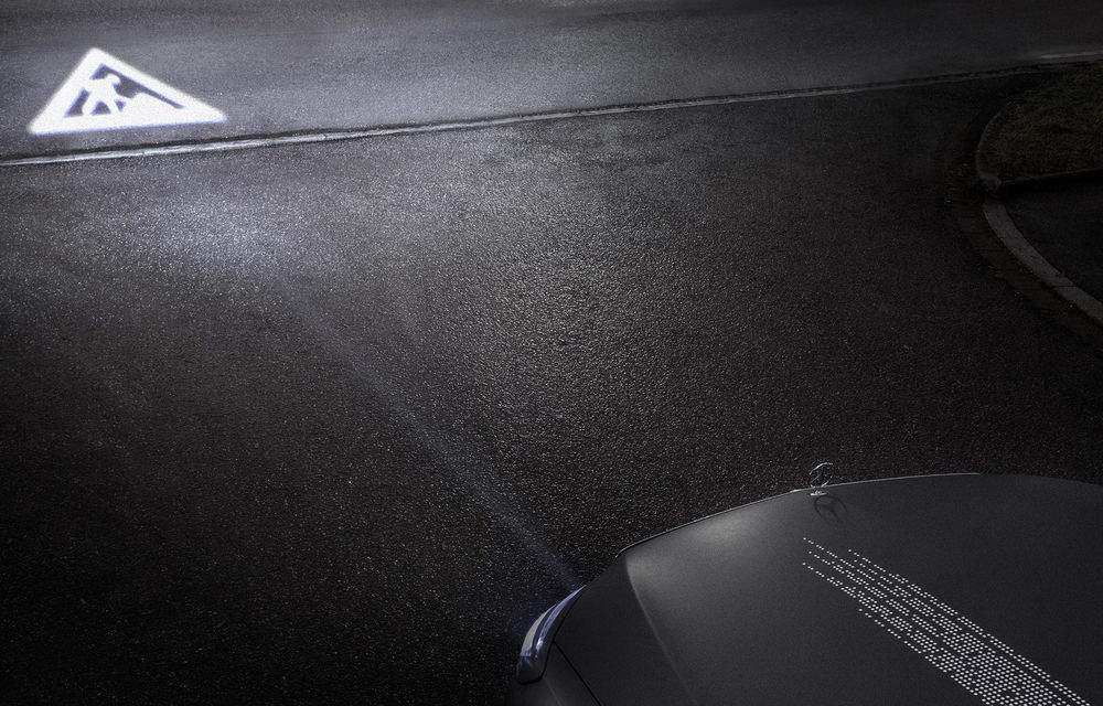 Mercedes pregătește o tehnologie revoluționară: farurile care proiectează semne de circulație pe asfalt - Poza 10