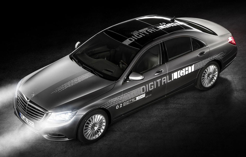 Mercedes pregătește o tehnologie revoluționară: farurile care proiectează semne de circulație pe asfalt - Poza 1