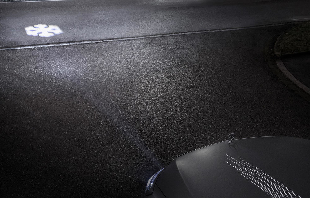 Mercedes pregătește o tehnologie revoluționară: farurile care proiectează semne de circulație pe asfalt - Poza 9