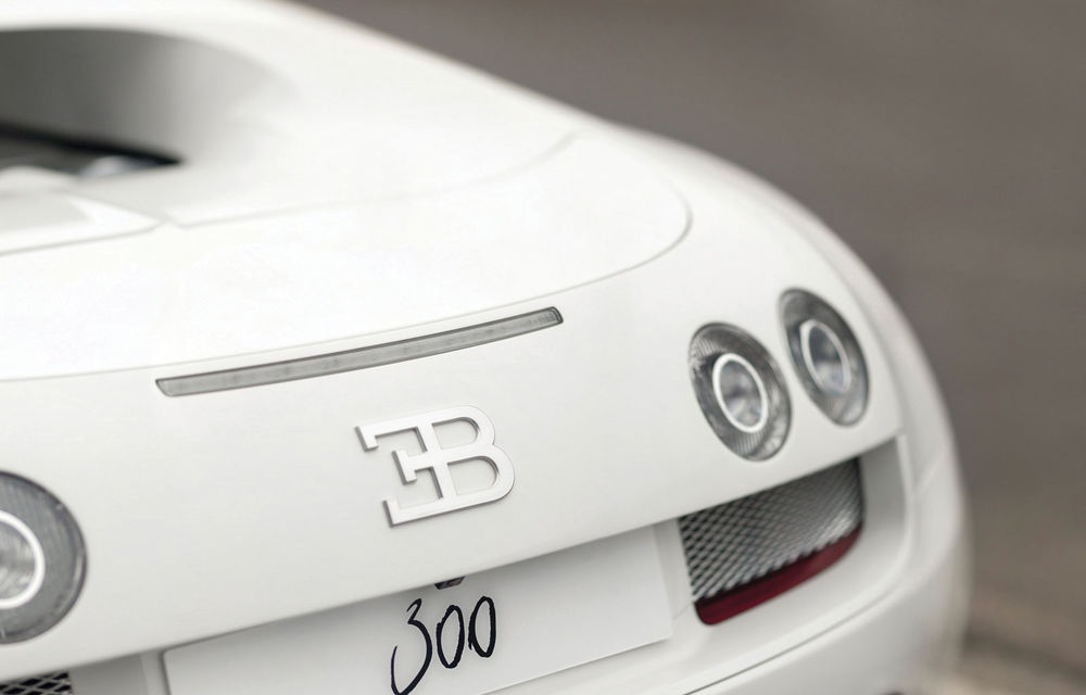 Bugatti Veyron se transformă în mașină de colecție: ultimul exemplar coupe va fi scos la licitație - Poza 9