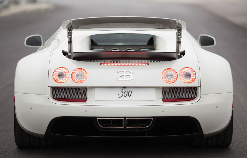 Bugatti Veyron se transformă în mașină de colecție: ultimul exemplar coupe va fi scos la licitație - Poza 7