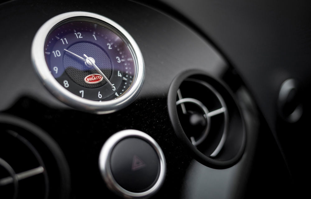 Bugatti Veyron se transformă în mașină de colecție: ultimul exemplar coupe va fi scos la licitație - Poza 14