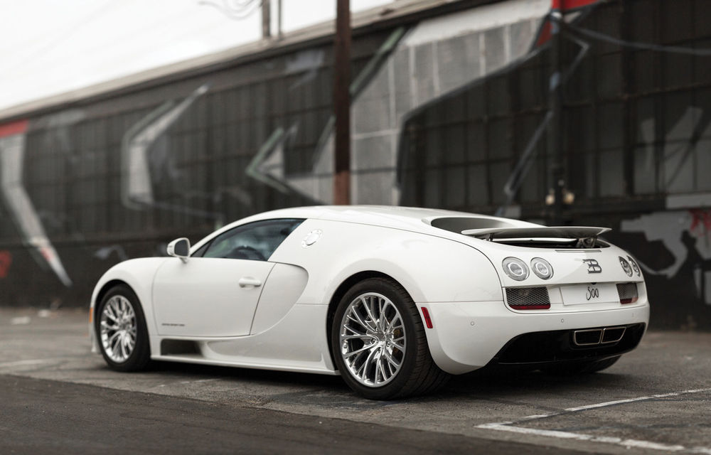 Bugatti Veyron se transformă în mașină de colecție: ultimul exemplar coupe va fi scos la licitație - Poza 3