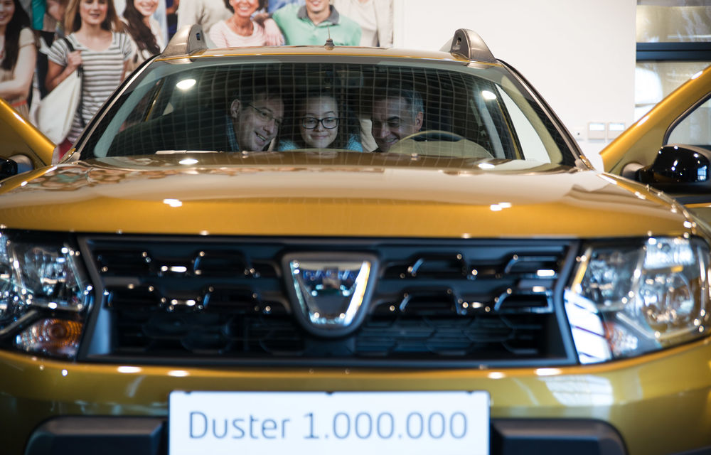 Dacia a produs un milion de exemplare Duster la uzina din Mioveni. Mașina a ajuns la un client român - Poza 3