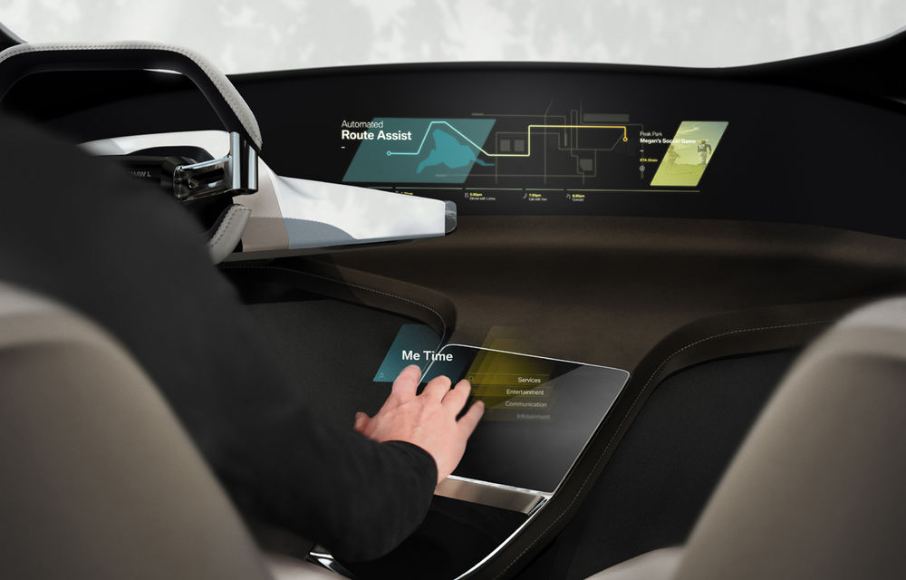 O nouă perspectivă asupra viitorului: BMW va prezenta în ianuarie un sistem touchscreen holografic pentru interior - Poza 1